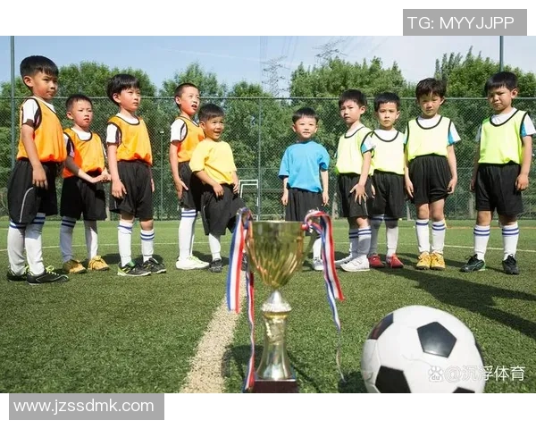 金色头发足球巨星赛场风采闪耀绿茵激发无数球迷热情 金色头发足球巨星赛场风采闪耀绿茵激发无数球迷热情